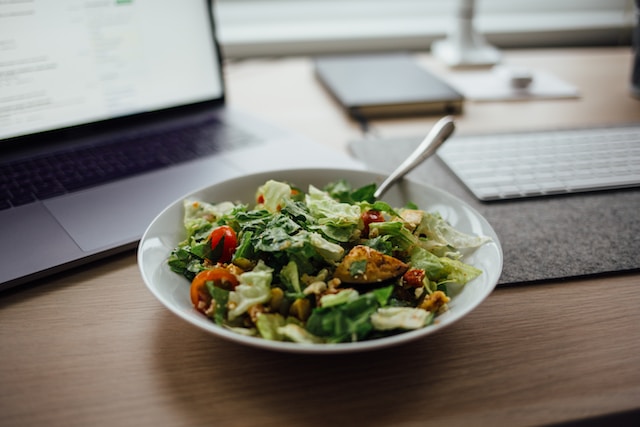 Guía Completa para una Alimentación Saludable en la Oficina